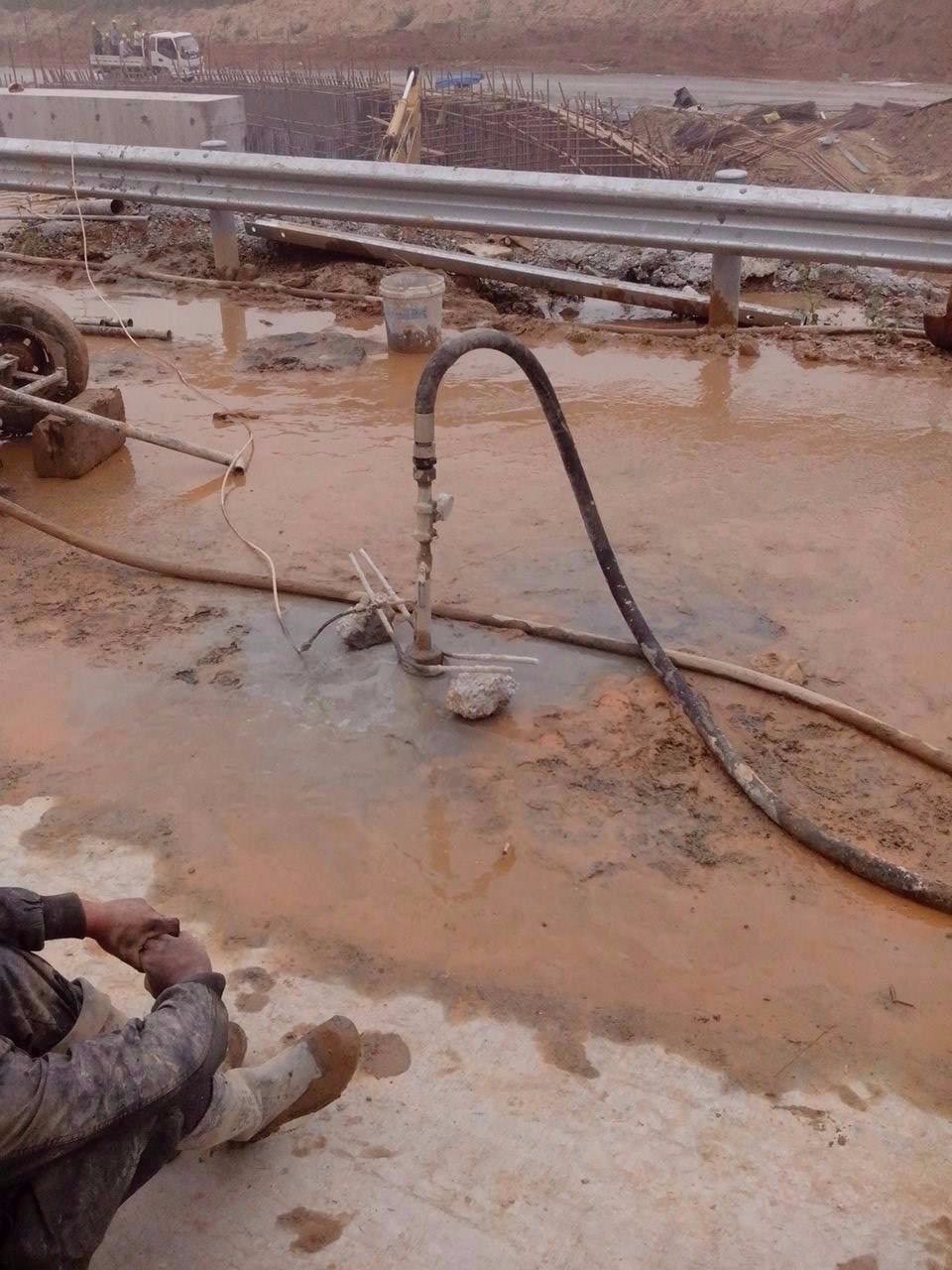 九真镇路基压密注浆